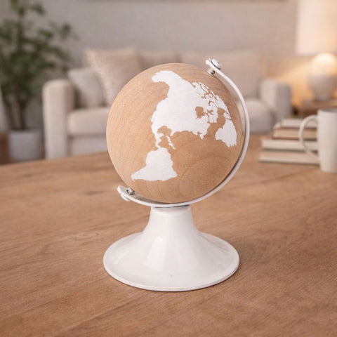 Bomboniera mappamondo in legno h 8,5 cm con base bianca, idea originale per eventi a tema viaggio