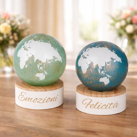 Bomboniera globo LED collezione Eclissi con base in legno e scritte Emozioni o Felicità, tema viaggio