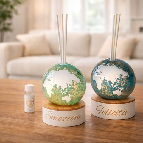 Diffusore di essenza a globo collezione Eclissi con base in legno e scritte Emozioni o Felicità, bomboniera tema viaggio
