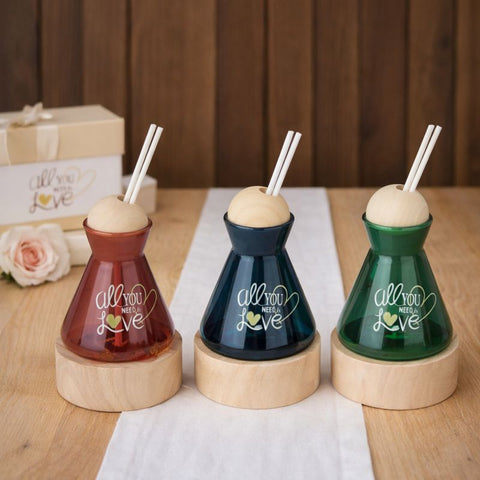 Diffusore di essenze con LED All You Need Is Love in vetro colorato con base in legno, bomboniera romantica