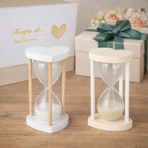 Clessidra bomboniera in vetro con base e piano in legno a cuore, idea economica per matrimonio