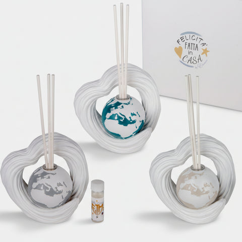 Diffusore ambiente cuore con mappamondo in ceramica bianca, bomboniera originale tema viaggio