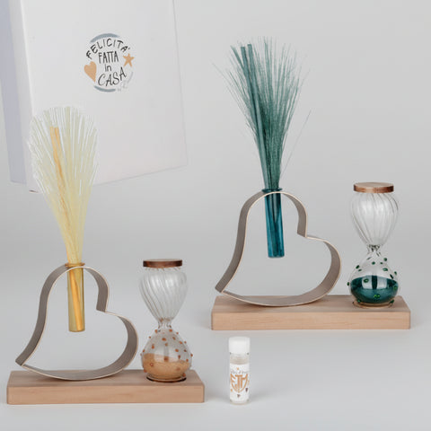 Profumatore ambiente a forma di cuore con clessidra e piume, bomboniera originale per matrimonio