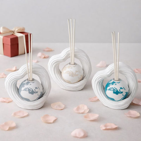 Diffusore ambiente cuore con mappamondo in ceramica bianca, bomboniera originale tema viaggio