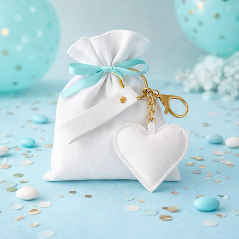 Portachiavi a forma di cuore bianco in similpelle con dettagli dorati, bomboniera portachiavi elegante