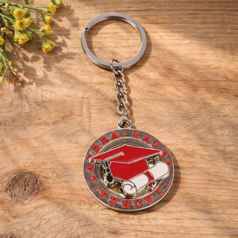 Portachiavi laurea in metallo con tocco rosso e pergamena, bomboniera laurea originale