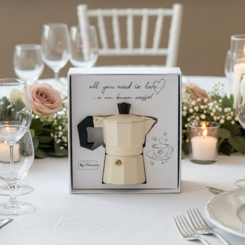 Caffettiera moka decorativa bomboniera con scritta All You Need Is Love in scatola regalo