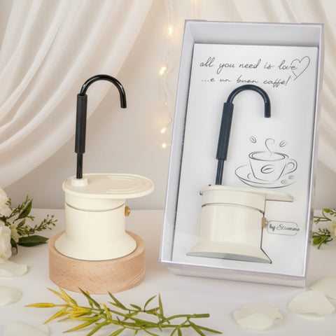 Caffettiera decorativa con scritta “All you need is love… e un buon caffè!” in gift box, bomboniera originale e utile per matrimonio