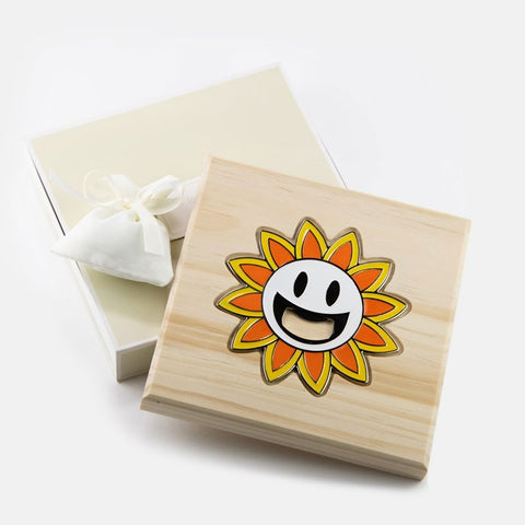 sottopentola in legno con apribottiglie sole