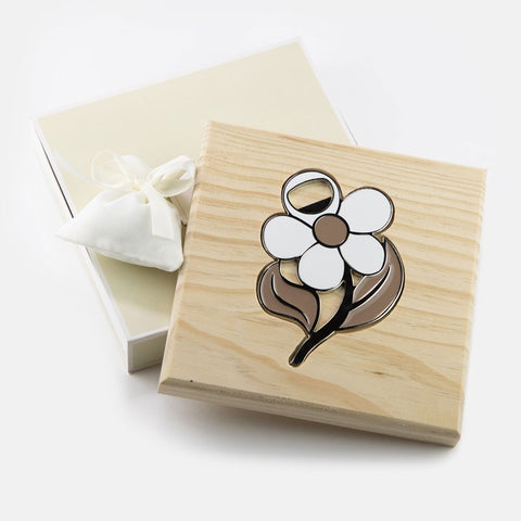 sottopentola in legno con apribottiglie fiore