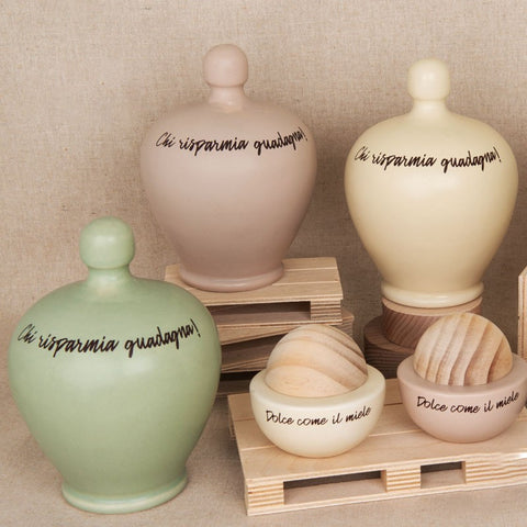 Salvadanaio in ceramica colorata con frase Acquista su