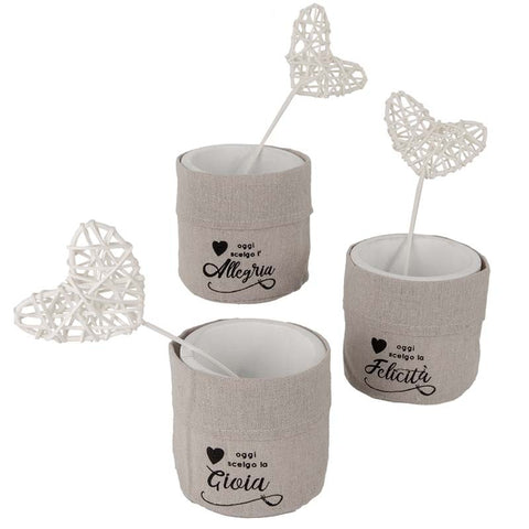 Cuori e Frasi: Eleganza nei Vasi di Porcellana