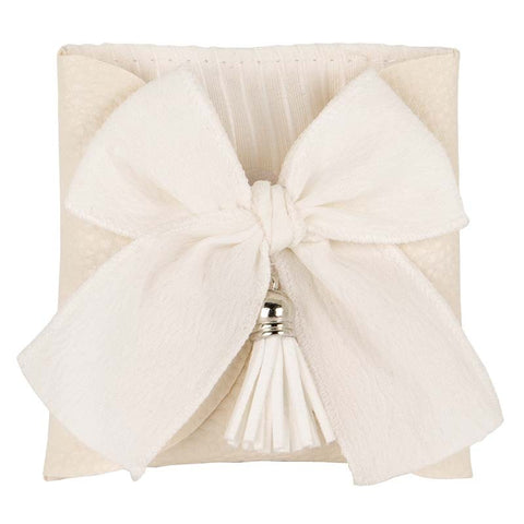 Eleganza in Bianco: Sacchettino con Fiocco e Nappina