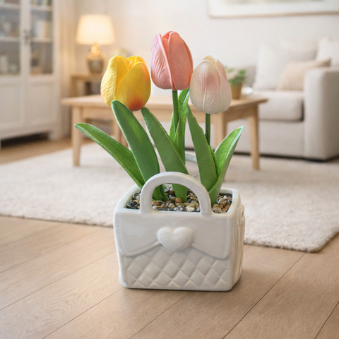 Bomboniera con vaso in ceramica bianca a forma di borsetta trapuntata con cuore centrale