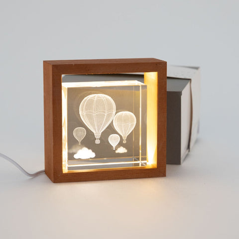 Lampada decorativa in cristallo 3D con mongolfiere e cornice in legno naturale