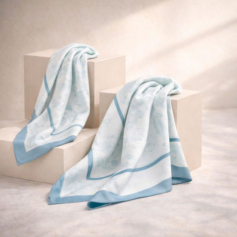 Foulard azzurro floreale Linea Flora Madrhélen Paris in confezione regalo elegante