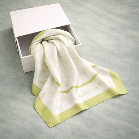 Foulard floreale verde Madrhélen Linea Flora con bordo chiaro
