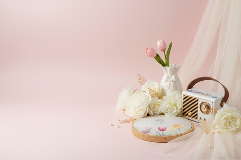 Banner elegante rosa con prodotti