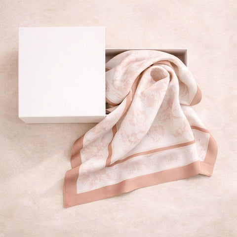 Foulard rosa floreale Madrhelen Linea Flora con bordatura pesca