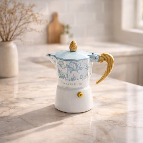 Caffettiera Madrhélen Linea Flora azzurra con decoro floreale e manico in legno