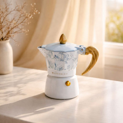 Caffettiera Madrhélen Linea Flora azzurra con decoro floreale e manico in legno